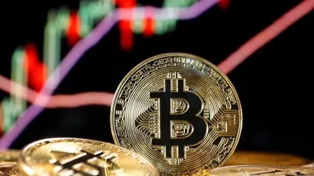Czym jest Bitcoin i czy da się na nim zarobić w 2025?